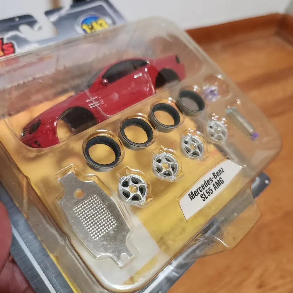 SUPER SLICKS Fully Loaded Mercedes-Benz SL55 Roadster Kit, Scale 1:43